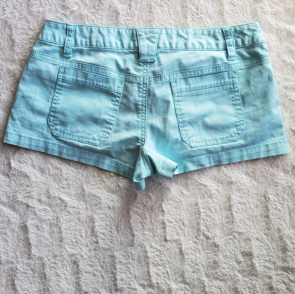 SHORTS - Picture 3 of 3